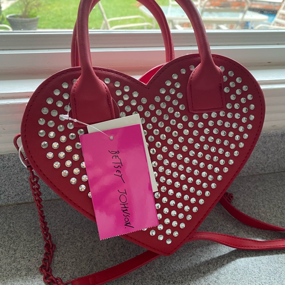 NWT Betsey Johnson red heart crossbody with clear rhinestones♥️